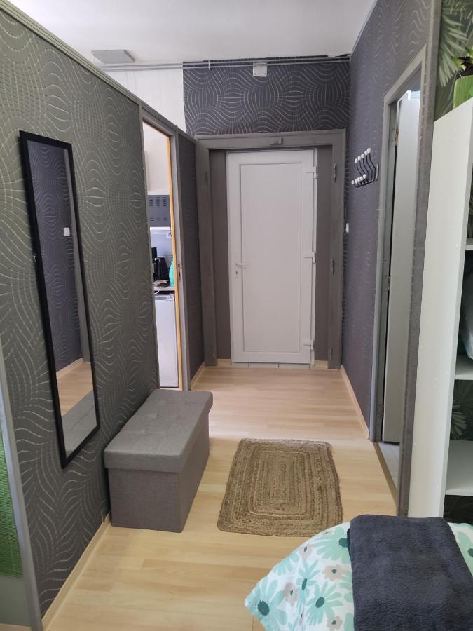 Studio Independant Acces Direct Autonome. Le Cateau-Cambresis Exterior foto